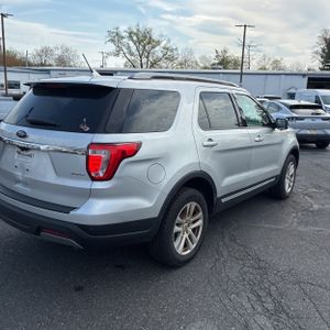 FORD EXPLORER XLT - 8