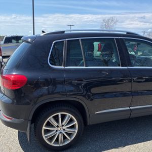 VOLKSWAGEN TIGUAN 2.0T S 4MOTION - 9