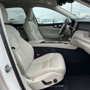 صورة مصغرة 33 لـ 2022 Volvo XC60 B5 MOMENTUM