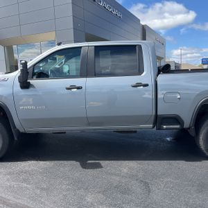 CHEVROLET SILVERADO - 4