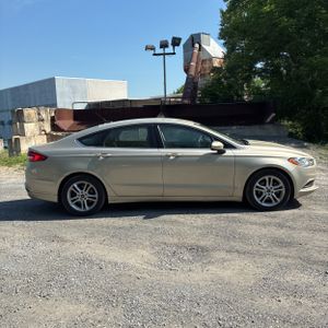FORD FUSION SE - 10