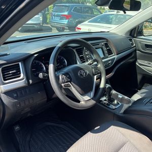 2018 Toyota HIGHLANDER LE thumbnail 36