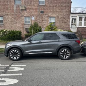 FORD EXPLORER PLATINUM - 3