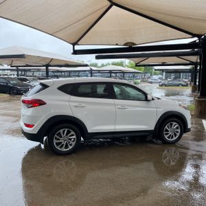 HYUNDAI TUCSON SE - 9