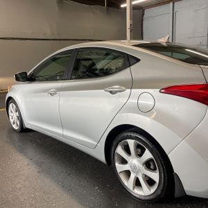 2013 Hyundai ELANTRA LIMITED photo 6