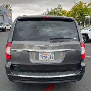 CHRYSLER TOWN AND COUNTRY TOURING - 7