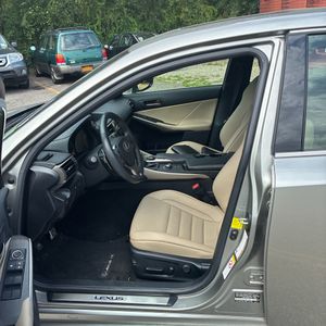 2019 Lexus IS 300 BASE — фото 32