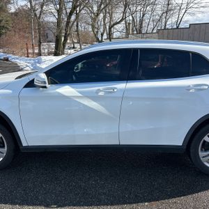 MERCEDES-BENZ GLA - 4