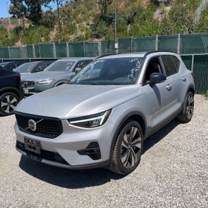 2023 Volvo XC40 B5 ULTIMATE DARK THEME — фото 1