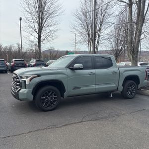 Toyota Tundra Platinum HV - 3