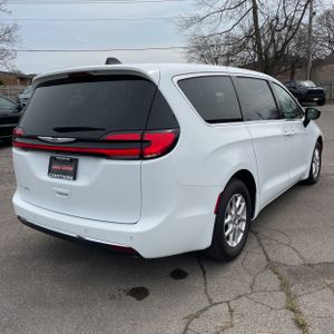 CHRYSLER PACIFICA TOURING L - 8