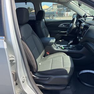 2021 Chevrolet TRAVERSE LS — миниатюра 32