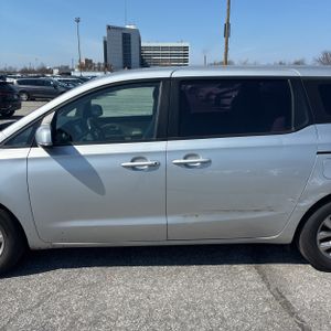 KIA SEDONA L - 4