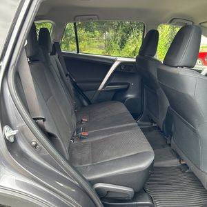 2018 Toyota RAV4 LE — фото 35