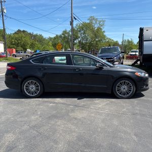 FORD FUSION SE - 10