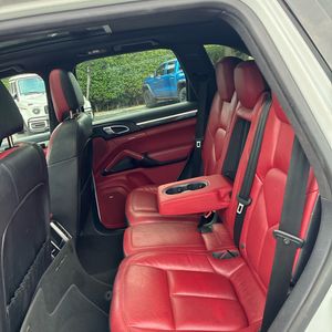 صورة 33 لـ 2016 Porsche CAYENNE BASE