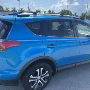 صورة 9 لـ 2017 Toyota RAV4 LE