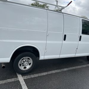 CHEVROLET EXPRESS 2500 - 9