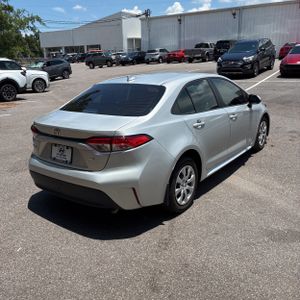 2025 Toyota COROLLA LE photo 7