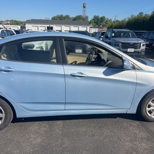 HYUNDAI ACCENT - 10