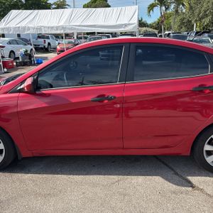 2013 Hyundai ACCENT GLS — фото 4