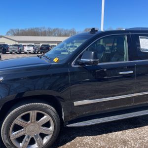 CADILLAC ESCALADE LUXURY - 2