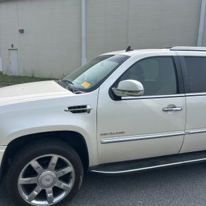 CADILLAC ESCALADE LUXURY - 2