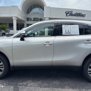 2024 Toyota VENZA XLE photo 4