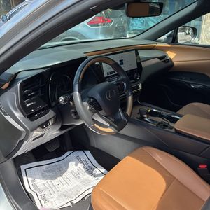 صورة مصغرة 35 لـ 2023 Lexus RX 350 PREMIUM