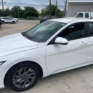 HYUNDAI ELANTRA SEL - 2