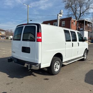 CHEVROLET EXPRESS 2500 - 8