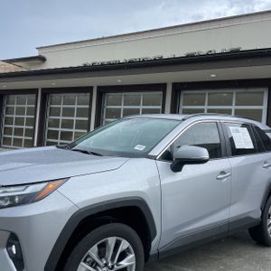 صورة 2 لـ 2024 Toyota RAV4 XLE PREMIUM