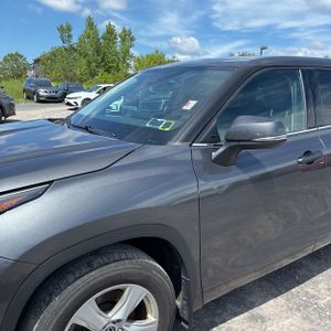 2022 Toyota HIGHLANDER L photo 2