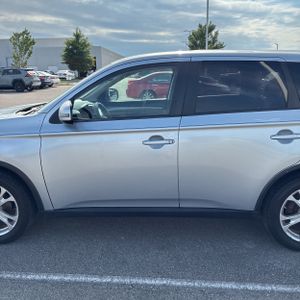 صورة 4 لـ 2015 Mitsubishi OUTLANDER SE