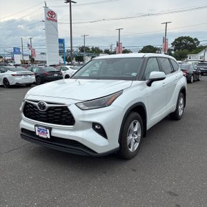 2023 Toyota HIGHLANDER LE photo 1