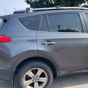 2015 Toyota RAV4 XLE photo 9