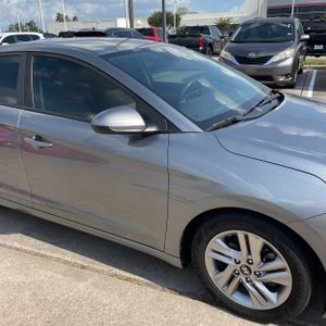 2019 Hyundai ELANTRA SEL thumbnail 13