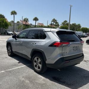 صورة 5 لـ 2023 Toyota RAV4 XLE
