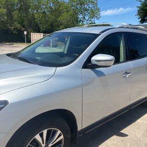 Nissan Pathfinder SV - 2