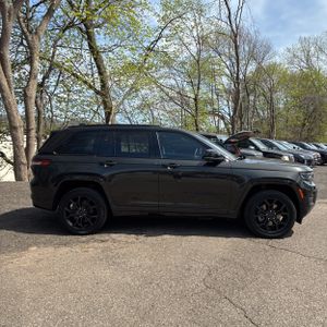 JEEP GRAND CHEROKEE 4XE 30TH ANNIVERSARY - 10