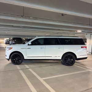 2023 Lincoln NAVIGATOR L RESERVE — фото 3