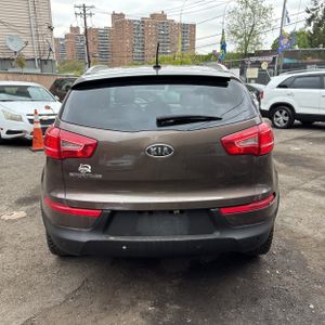 KIA SPORTAGE LX - 7