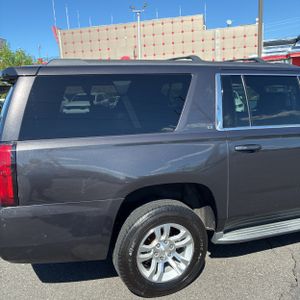 CHEVROLET SUBURBAN - 9