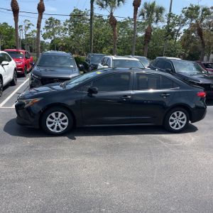 2020 Toyota COROLLA LE photo 3