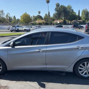 HYUNDAI ELANTRA SE - 4