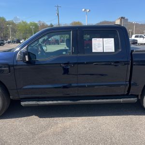 FORD F-150 LIGHTNING LARIAT - 4