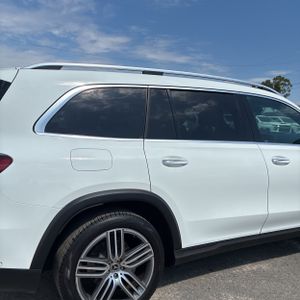 2025 Mercedes-BENZ GLS photo 9
