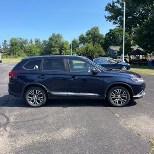 2018 Mitsubishi OUTLANDER ES — фото 10