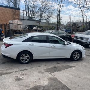 HYUNDAI ELANTRA SE - 10