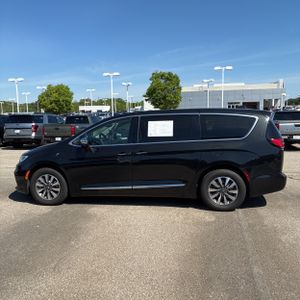 CHRYSLER PACIFICA HYBRID LIMITED - 3